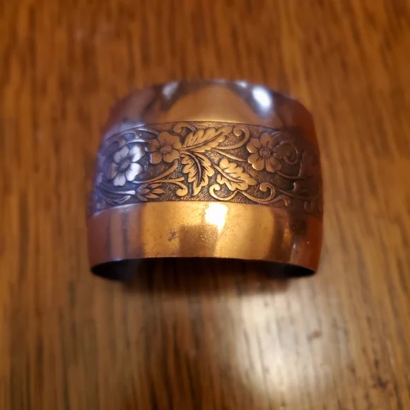 Copper bracelet cuff with flowers etched & beautifully engraved down center! - Picture 4 of 5